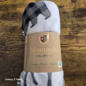 Montauk Fleece Throw Blanket 50x60 White/Gray/Black Plaid Wildlife.